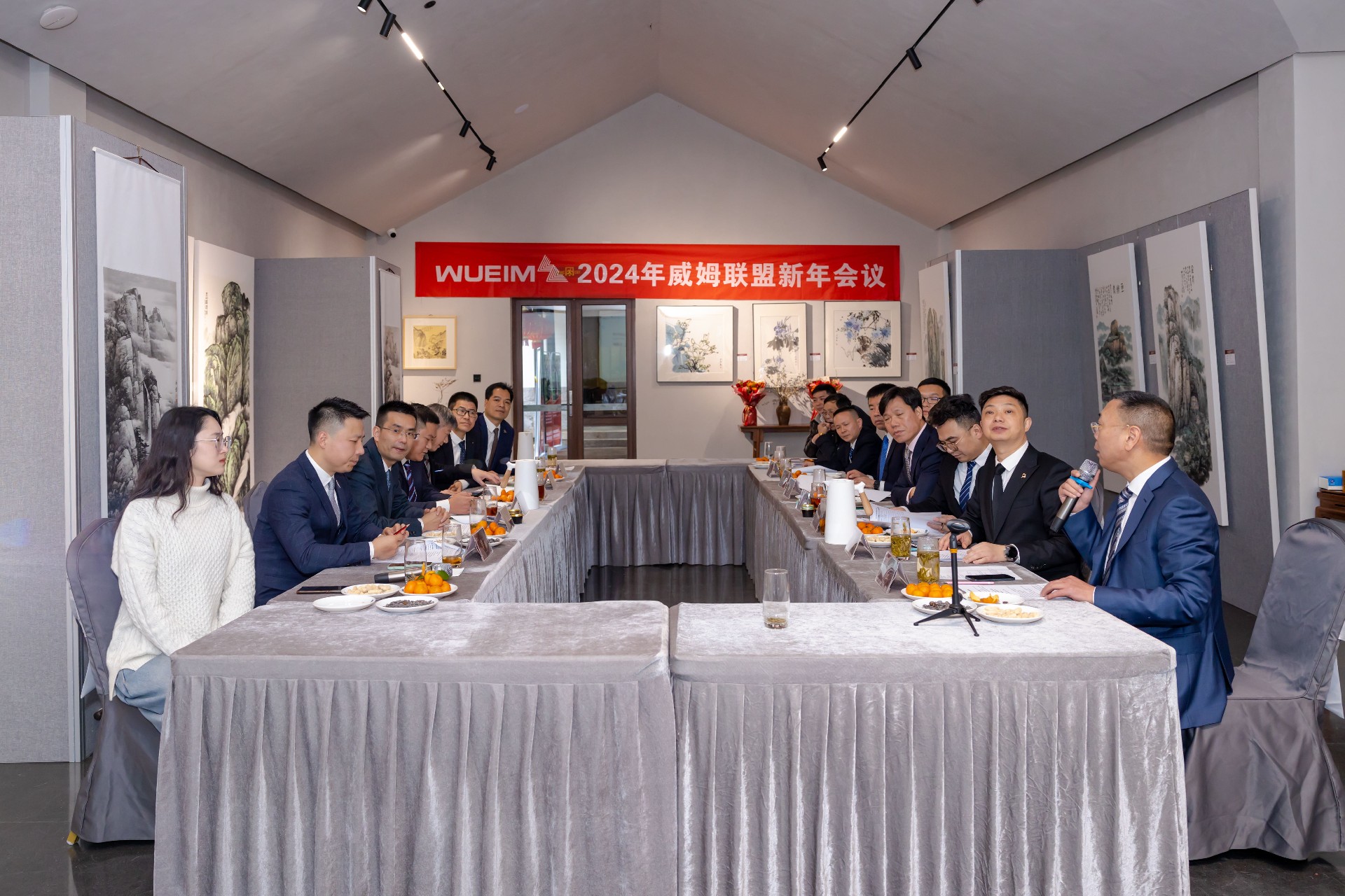 會議中，丁（dīng）作發言_看圖王.jpg